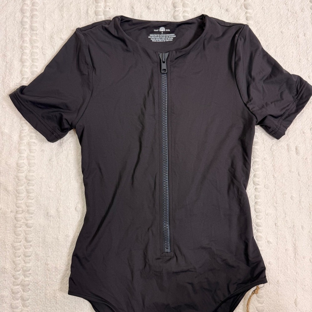 Toast Swim Surf Suit One Piece Moonless Night Black Short Sleeve Zipper Sml NWT - Picture 3 of 8